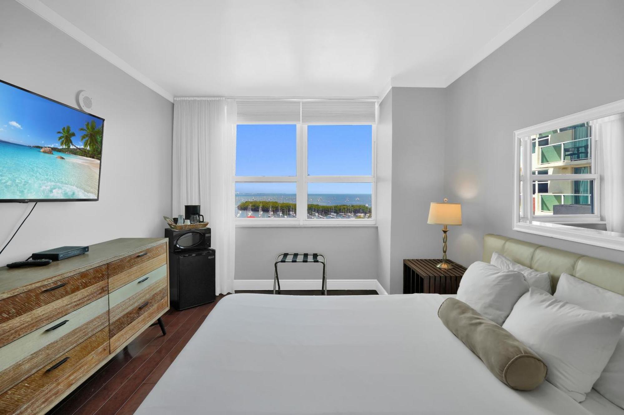 Tropical Paradise Spacious 3 Bedroom Aparthotel *